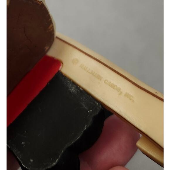 Vintage 1984 Hallmark Stocking Holder Santa List Mantel Christmas Decor - Picture 10 of 11